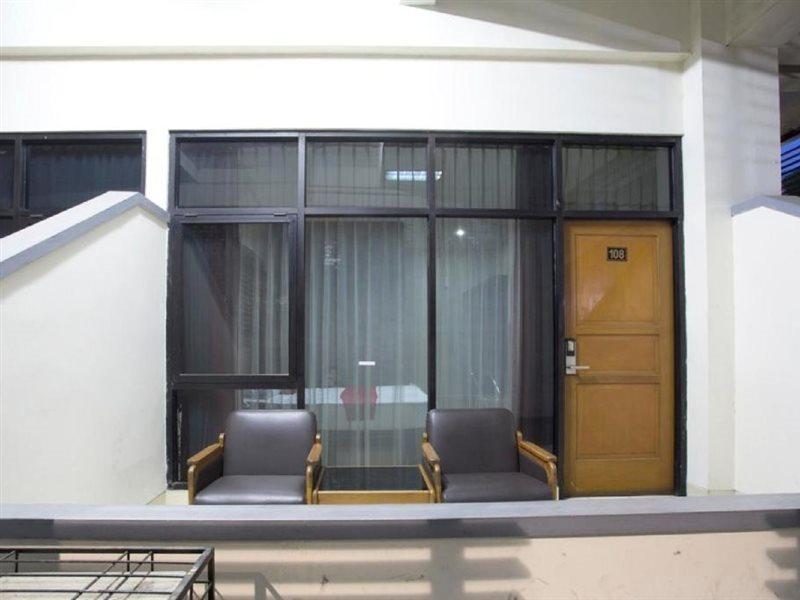 Reddoorz @ Surapati Hotel Bandung Ngoại thất bức ảnh