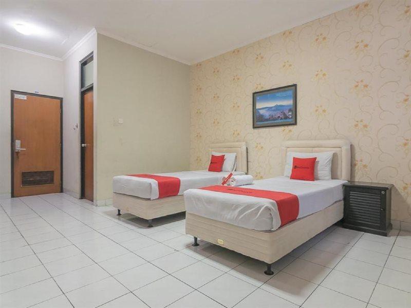 Reddoorz @ Surapati Hotel Bandung Ngoại thất bức ảnh