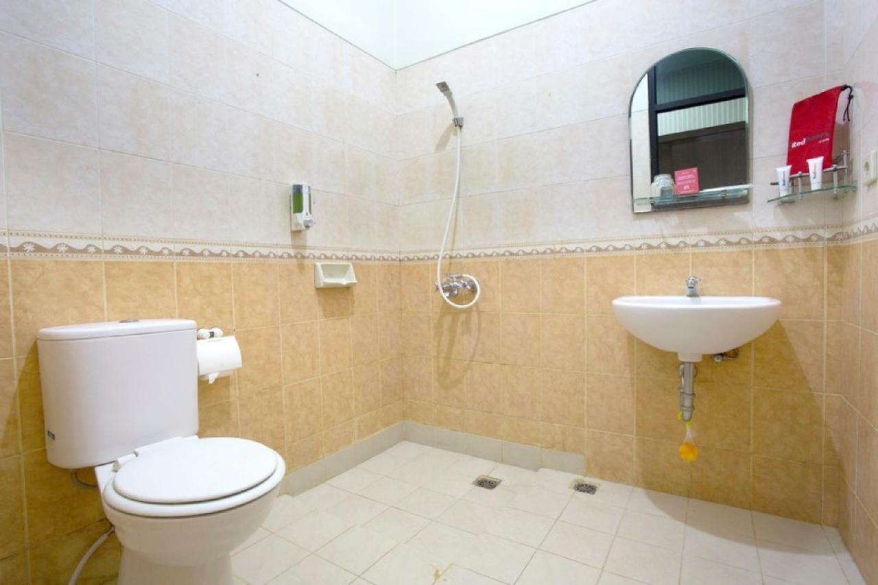 Reddoorz @ Surapati Hotel Bandung Ngoại thất bức ảnh