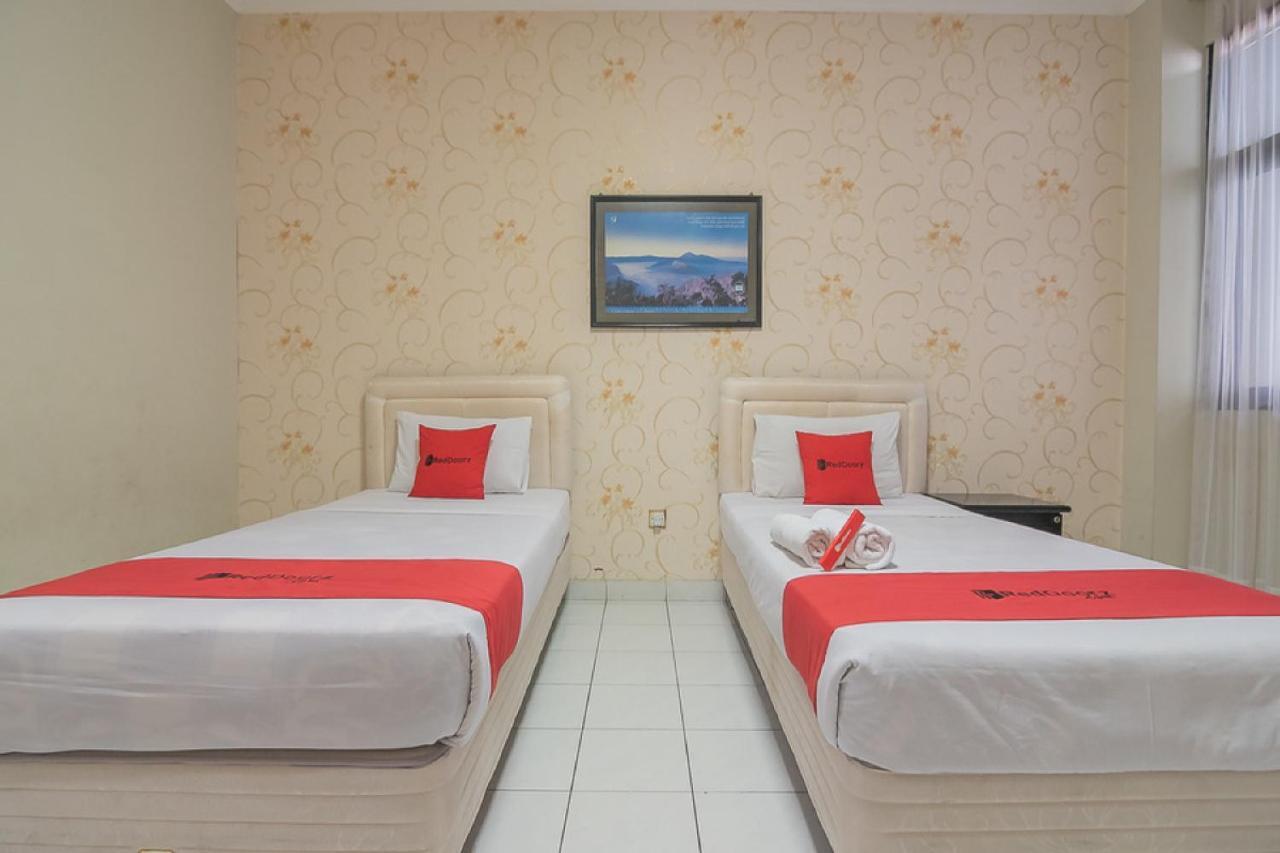 Reddoorz @ Surapati Hotel Bandung Ngoại thất bức ảnh
